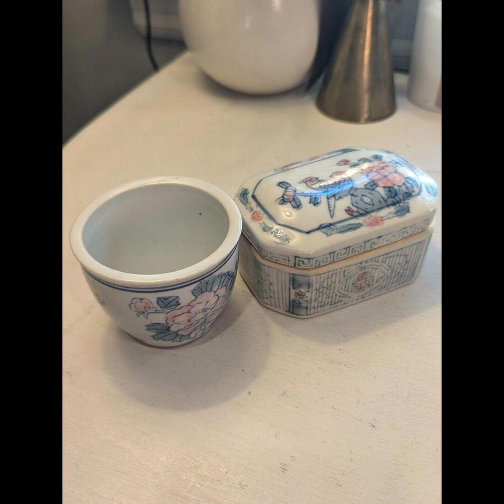 Vintage Chinese Trinket Box and Small Bowl, Hand-painted. - Picture 5 of 10